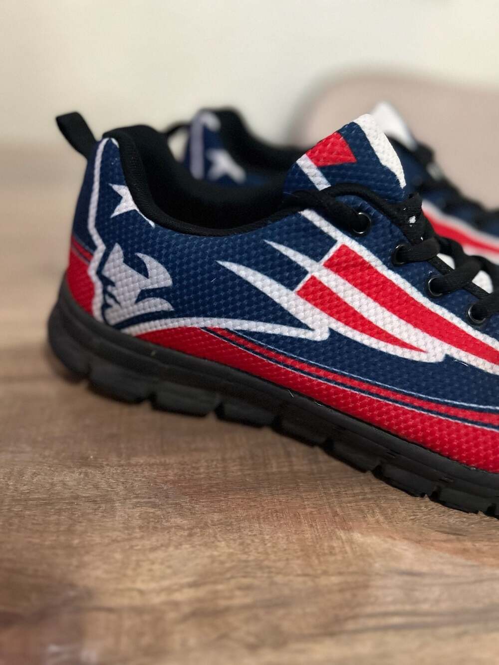 New England Patriots Red Running Shoes Sneakers Men's 7 Women's 9 - Picture 3 of 7